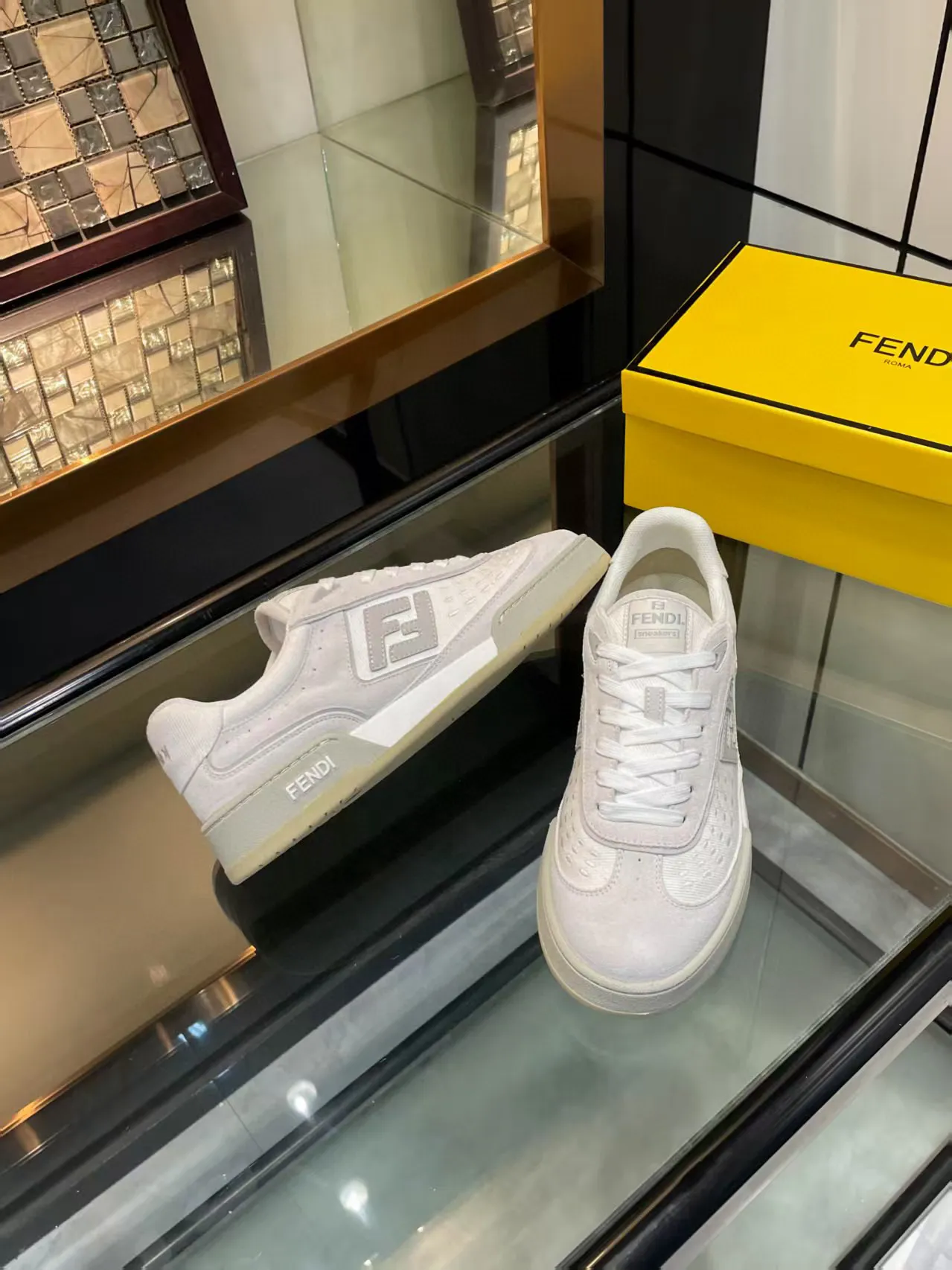 Factory price: 600💰Top version for couples Fendi 2025 New Year Hot Series [Couples👫Casual Sports Shoes] FD match Original Purchased One to One Reproduction The first sports shoe fendi match created by designer Kim Jones and Donkey Brand Trainer basketball sneakers, fresh blood injected with FF retro design Super good-looking and versatile, the upper is made of cowhide and cowhide splicing combination, with raised double F on the side The logo lining is made of terry velvet ✔️ Super soft on the feet, lightweight, comfortable to match with sweatshirts, Fabric: Cowhide ➕ Cow color matching, Outsole: Original open mold multi-color color matching sole, Packaging: Original full set of packaging, Size: Women's 35-40 / Men's 38-44, customized 45